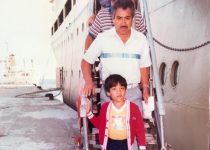 René y su papá en un barco